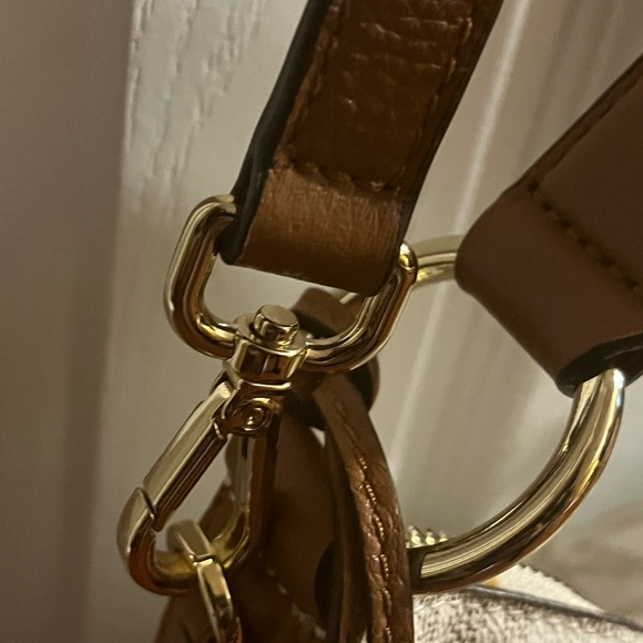 Michael Kors Cream Shoulder Bag - Picture 9 of 11
